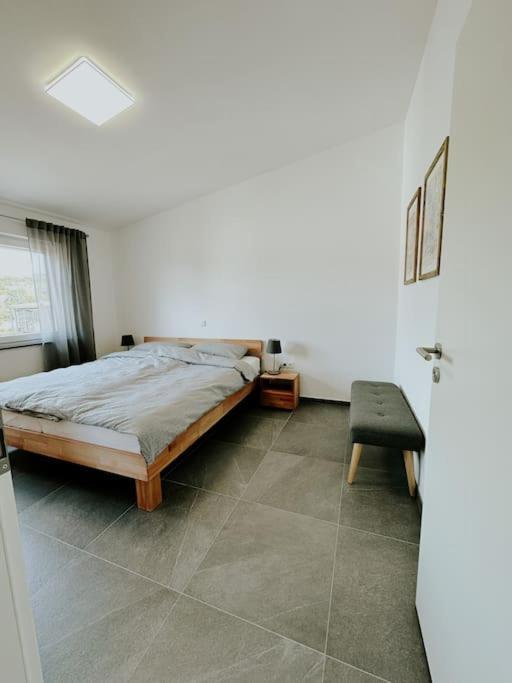 Apartment 100 Qm Im Weindorf - Balkon/Garage Aspisheim Ngoại thất bức ảnh