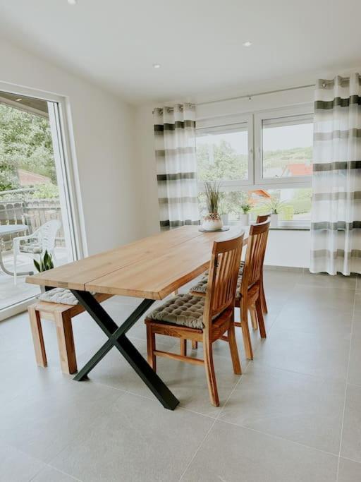 Apartment 100 Qm Im Weindorf - Balkon/Garage Aspisheim Ngoại thất bức ảnh