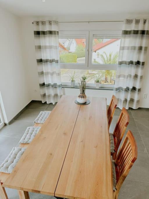 Apartment 100 Qm Im Weindorf - Balkon/Garage Aspisheim Ngoại thất bức ảnh
